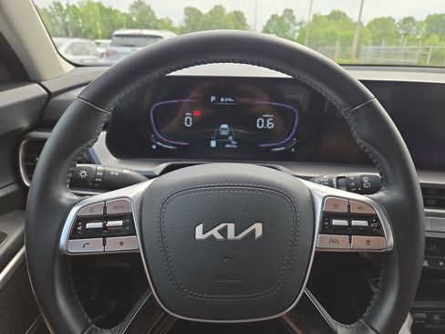 Used 2025 Kia Telluride S image 11