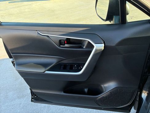 Used 2025 Toyota RAV4 LE image 20