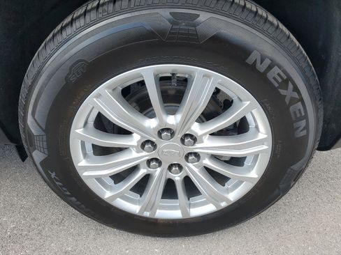 Used 2019 Cadillac XT5 FWD image 32