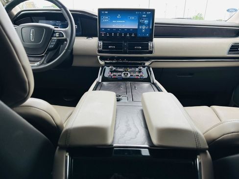 Used 2023 Lincoln Navigator Reserve AWD/4WD image 35