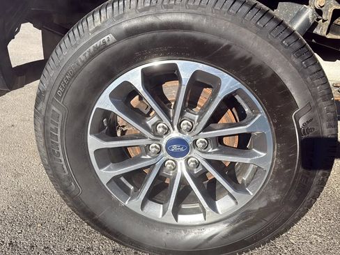 Used 2018 Ford F150 XLT w/ Equipment Group 302A Luxury AWD/4WD image 13