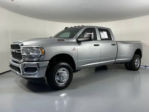 Used 2024 RAM 3500 Tradesman w/ Chrome Appearance Group AWD/4WD image 3