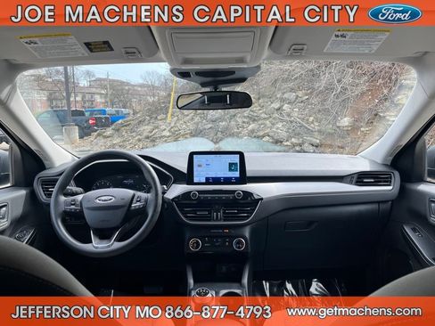 Certified 2022 Ford Escape SE image 12