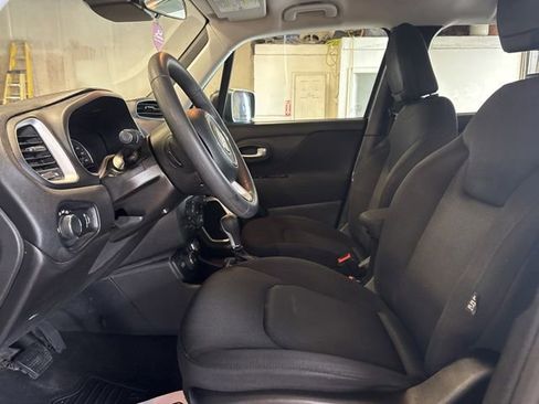 Used 2019 Jeep Renegade Sport w/ Sport Appearance Group AWD/4WD image 12