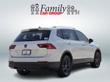 Used 2022 Volkswagen Tiguan SE w/ Panoramic Sunroof Package image 4
