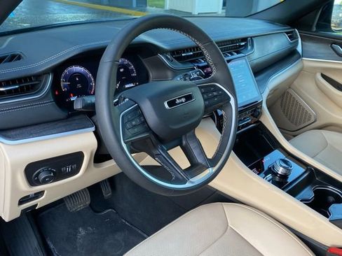 Used 2025 Jeep Grand Cherokee L Limited w/ Luxury Tech Group II AWD/4WD image 14