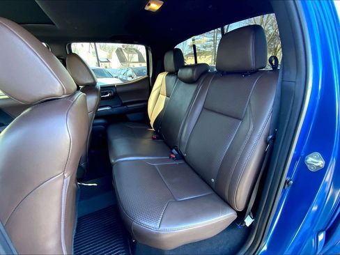 Used 2017 Toyota Tacoma Limited w/ Tow Package image 27