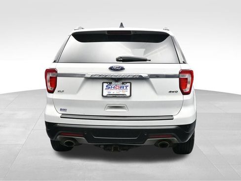 Used 2018 Ford Explorer XLT AWD/4WD image 4
