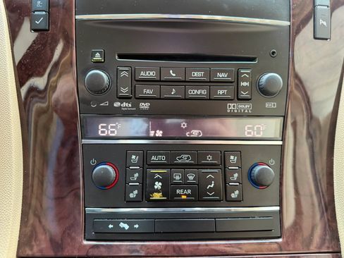Used 2014 Cadillac Escalade Luxury AWD/4WD image 24