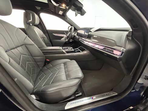 Used 2023 BMW 760i xDrive AWD/4WD image 39