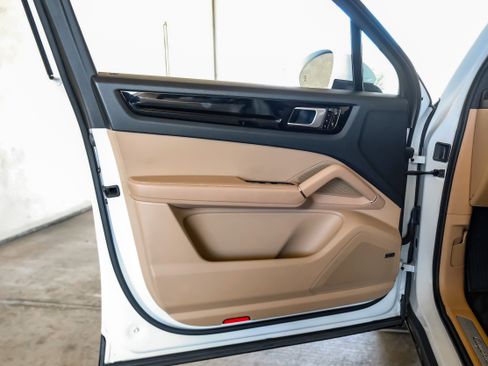 Used 2019 Porsche Cayenne AWD/4WD image 46