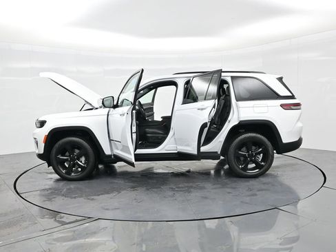 New 2025 Jeep Grand Cherokee Limited w/ Black Appearance Package image 43