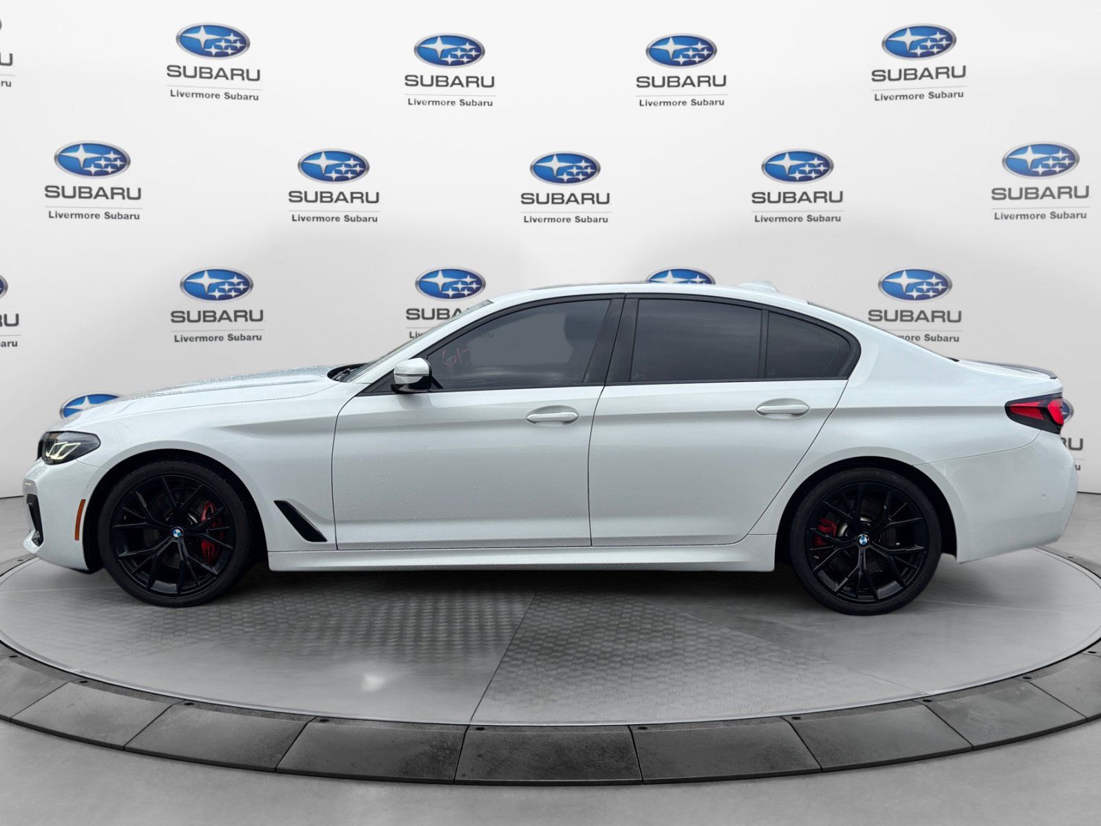 Used 2023 BMW 530i w/ M Sport Package RWD image 4