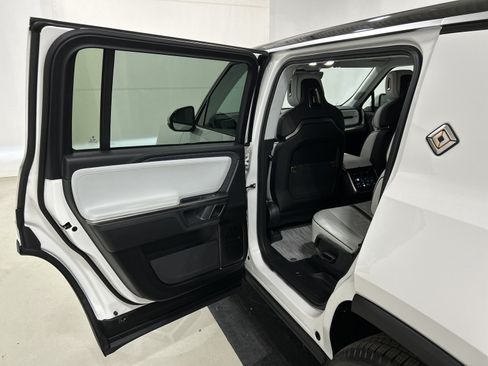 Used 2024 Rivian R1S Adventure AWD/4WD image 17