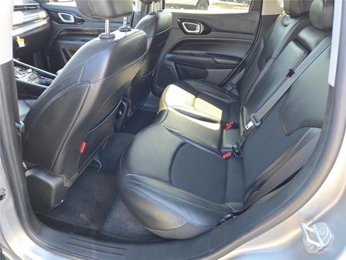 Used 2022 Jeep Compass Trailhawk AWD/4WD image 18