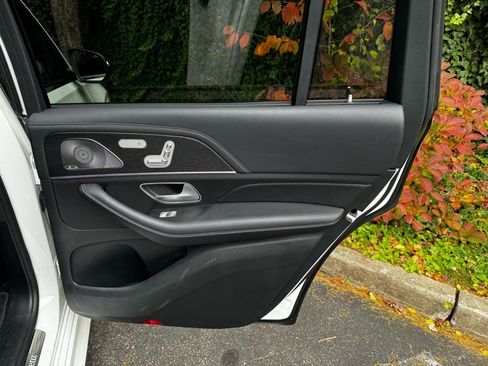 Used 2023 Mercedes-Benz GLS 450 4MATIC image 25