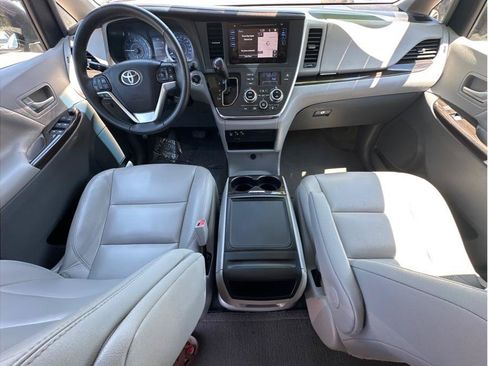Used 2015 Toyota Sienna XLE w/ XLE Navigation Package FWD image 20