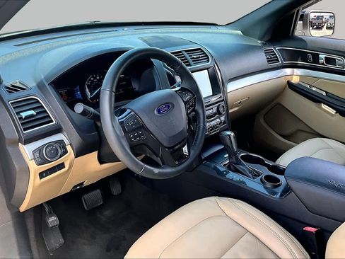 Used 2017 Ford Explorer XLT w/ Equipment Group 202A FWD image 18