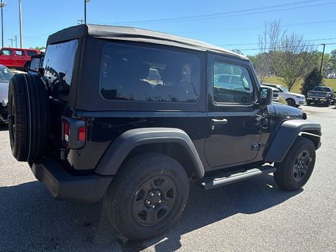 Used 2025 Jeep Wrangler Sport image 8