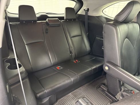 Used 2023 Toyota Highlander Limited image 14