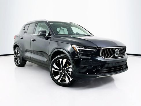 Used 2025 Volvo XC40 B5 Ultra w/ Protection Package AWD/4WD image 2