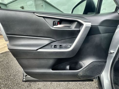 Used 2020 Toyota RAV4 XLE image 21