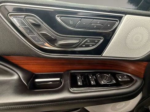 Used 2019 Lincoln Navigator Reserve AWD/4WD image 22