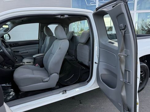 Used 2015 Toyota Tacoma 2WD Access Cab image 15