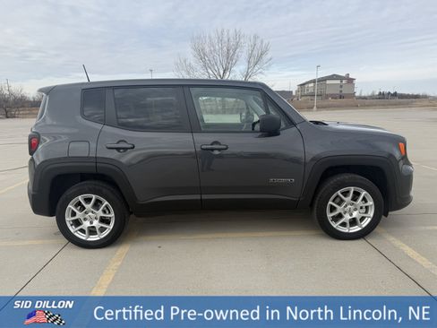 Used 2023 Jeep Renegade Latitude image 3