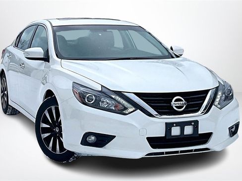 Used 2017 Nissan Altima 2.5 image 3