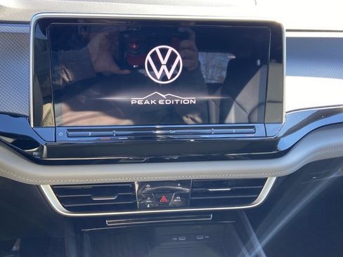 Used 2025 Volkswagen Atlas Peak Edition SE image 18