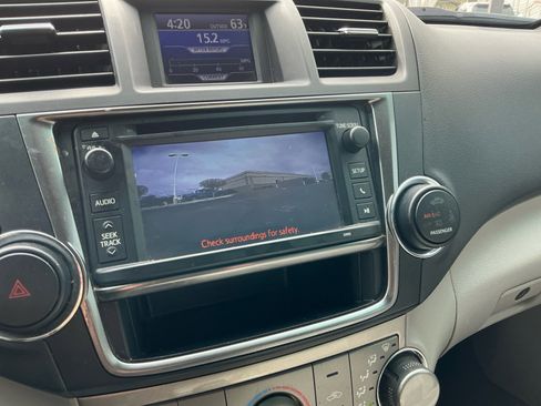 Used 2013 Toyota Highlander 4WD w/ Cold Weather Pkg image 29