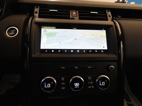 Used 2020 Land Rover Discovery SE AWD/4WD image 24
