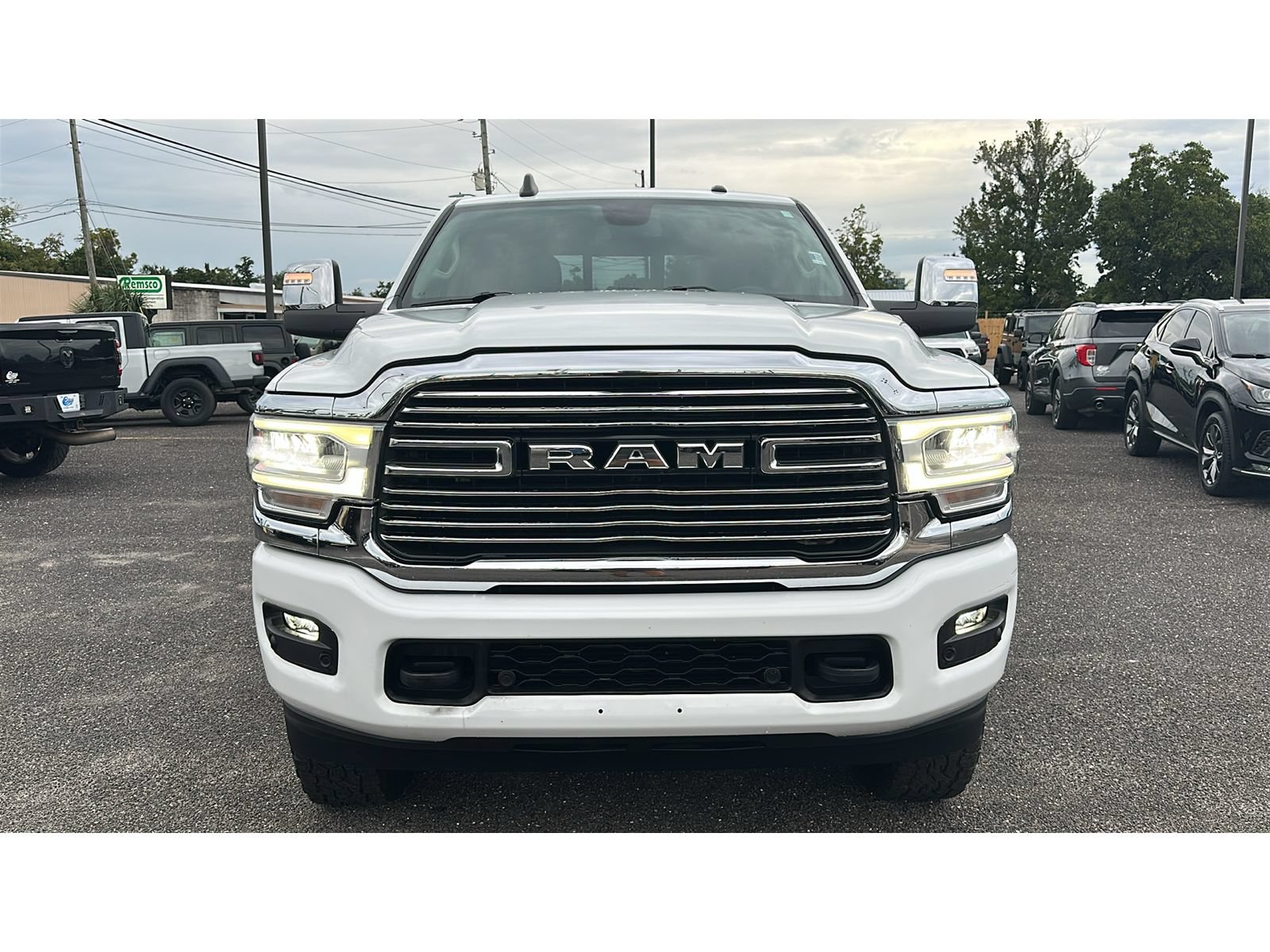 Used 2024 RAM 2500 Laramie AWD/4WD image 8