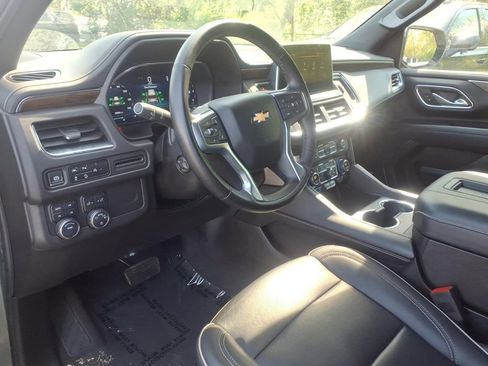 Used 2023 Chevrolet Suburban Premier AWD/4WD image 10