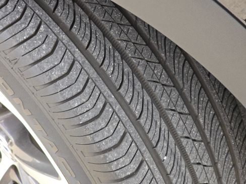 Used 2023 Buick Envision Essence image 4