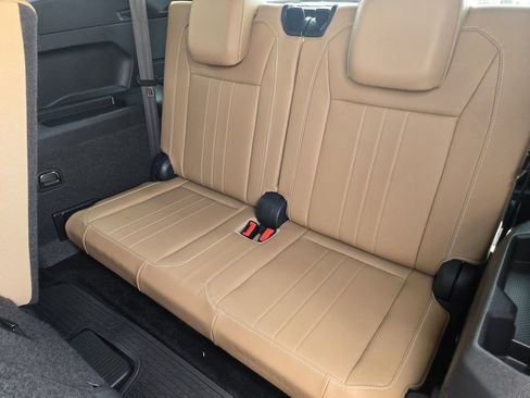 Used 2024 Volkswagen Tiguan SE R-Line FWD image 30