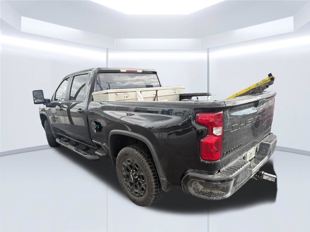 Used 2021 Chevrolet Silverado 2500 LT w/ Midnight Edition AWD/4WD image 5