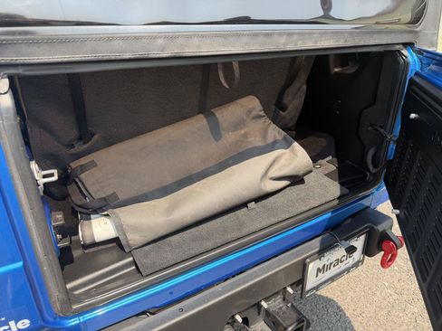Used 2023 Jeep Wrangler Sport AWD/4WD image 15
