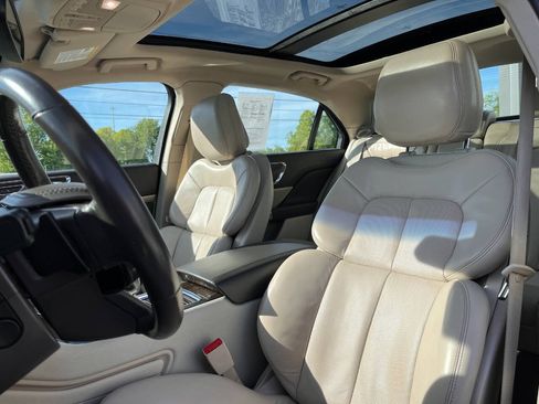 Used 2020 Lincoln Continental AWD w/ Premium Package image 22