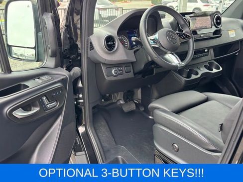 Used 2025 Mercedes-Benz Sprinter 3500 image 18
