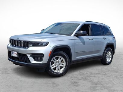 Used 2022 Jeep Grand Cherokee Laredo w/ Luxury Tech Group I