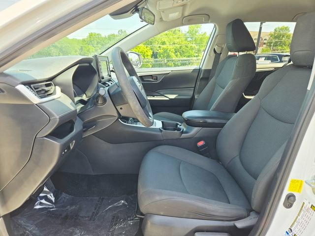 Used 2021 Toyota RAV4 LE AWD/4WD image 15