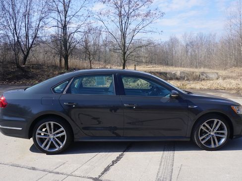 Used 2018 Volkswagen Passat 2.0T R-Line image 6