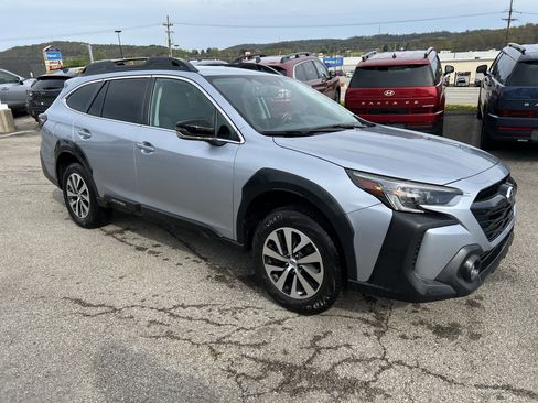 Used 2024 Subaru Outback Premium image 2