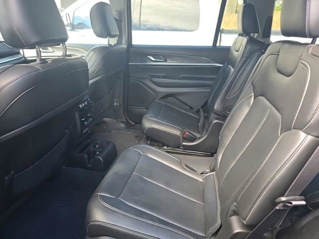 Used 2023 Jeep Grand Cherokee L Limited AWD/4WD image 10