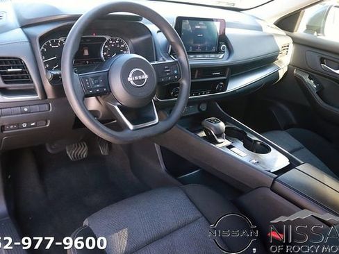 Used 2024 Nissan Rogue SV image 12