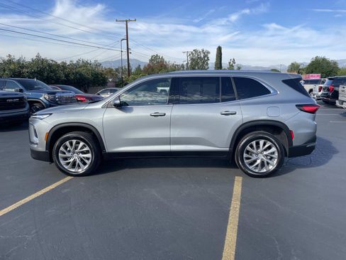 Used 2025 Buick Enclave Preferred image 8