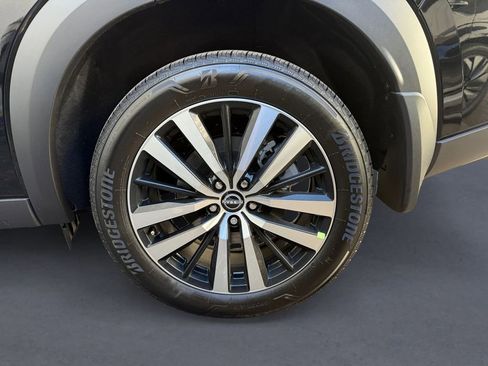 New 2025 Nissan Pathfinder Platinum w/ Black Appearance Package image 14