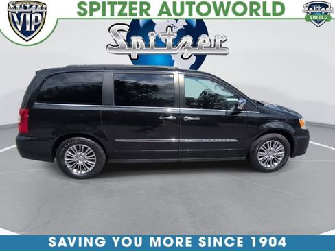Used 2014 Chrysler Town & Country Touring-L w/ Driver Convenience Group FWD image 10
